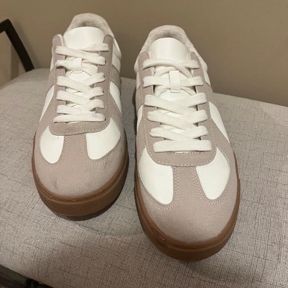 BAILEY sneakers by “Sincerly Jules” white beige shoes NWT Size 9 - Picture 3 of 6